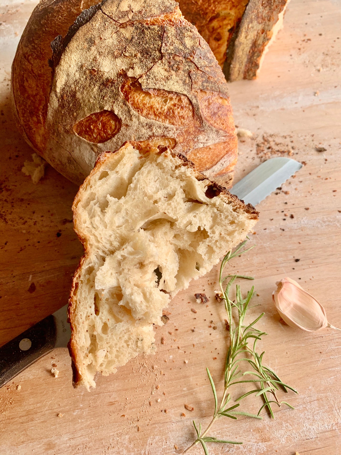 GARLIC & ROSEMARY SOURDOUGH LOAF