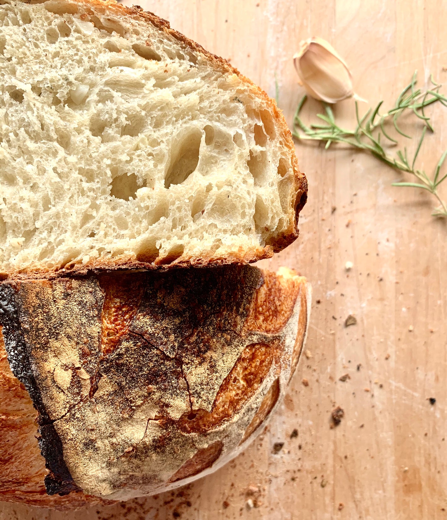 GARLIC & ROSEMARY SOURDOUGH LOAF